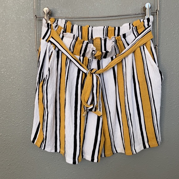 Love Tree Pants - Love Tree Rayon Stripped Belted Shorts Size Small